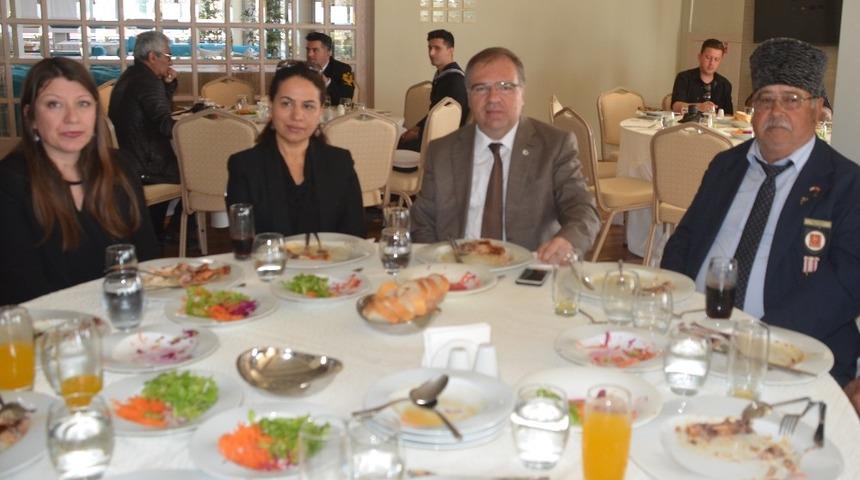 Kaymakam T&uuml;rk&ouml;z, şehit yakınları ve gazilerle bir araya geldi