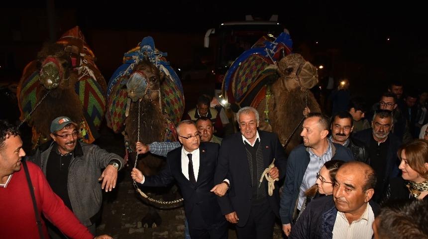 Cumhur İttifakı develer ve mehteranla karşılandı