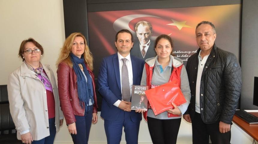 İstiklal Marşı birincisine &ldquo;İşg&ouml;ren&rdquo; hediyesi