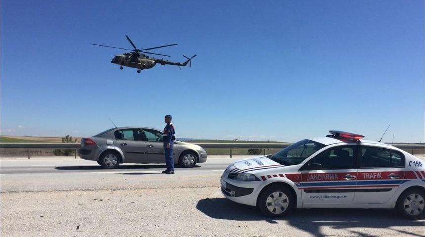 Jandarmanın havadan trafik denetimleri s&uuml;r&uuml;yor