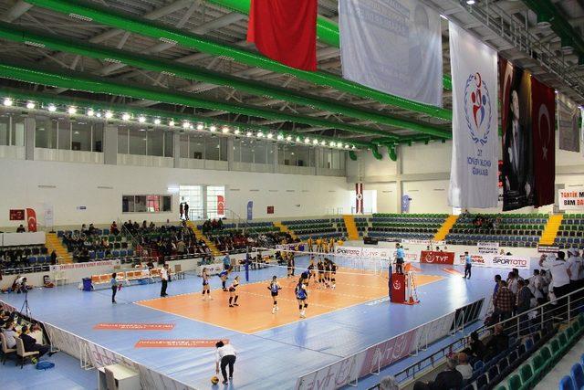 Voleybol 2. Lig Bayanlar Final Müsabakaları Mersin’de başladı