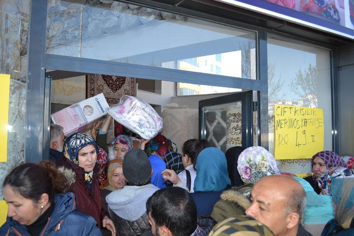 Aksaray'da indirimli halı izdihamı!  G3