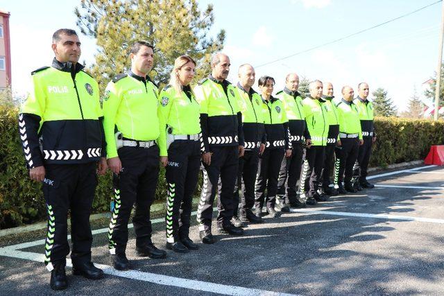 Trafik polislerine yeni kıyafet