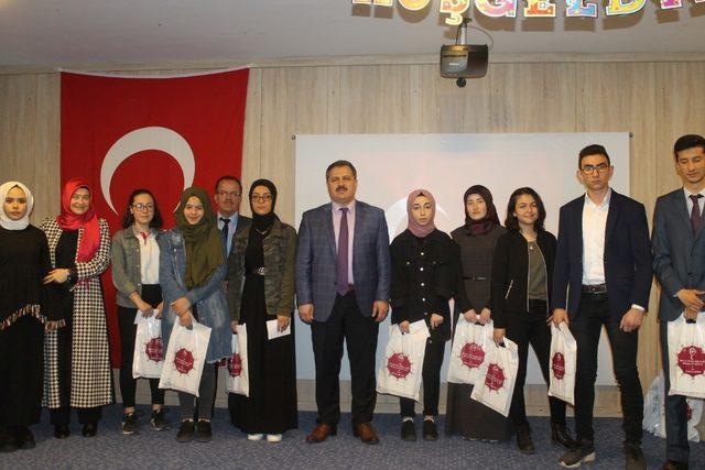 En güzel Çanakkale Destanı şiirini okuyanlar ödüllendirildi