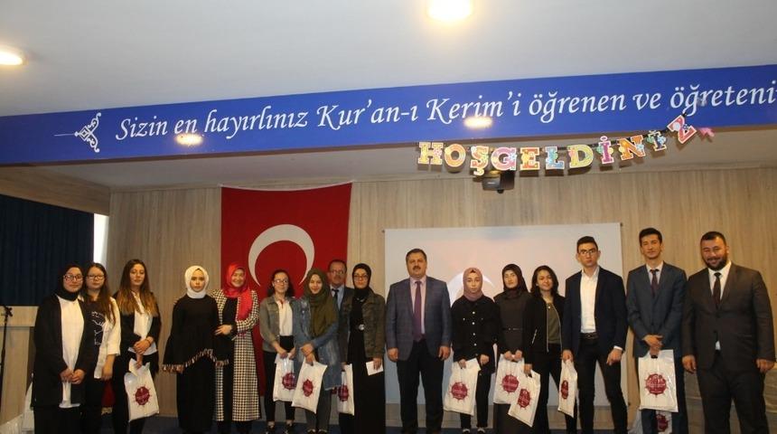 En g&uuml;zel &Ccedil;anakkale Destanı şiirini okuyanlar &ouml;d&uuml;llendirildi