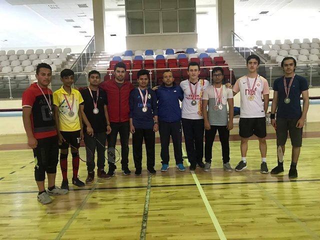 Badminton il birinciliği tamamlandı