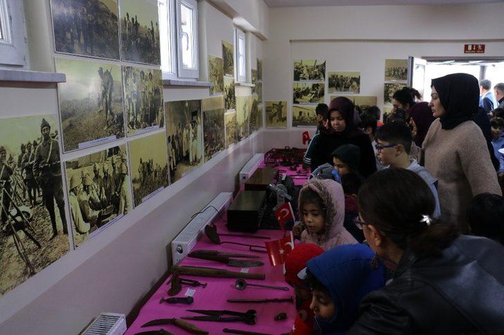 Sivas Lisesi Canakkale Den Donmeyen Kahramanlarini Anacak Canakkale