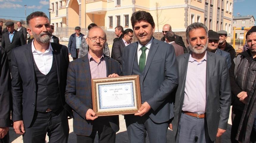 Derbent&rsquo;te toplu konutlar ailelere teslim edildi