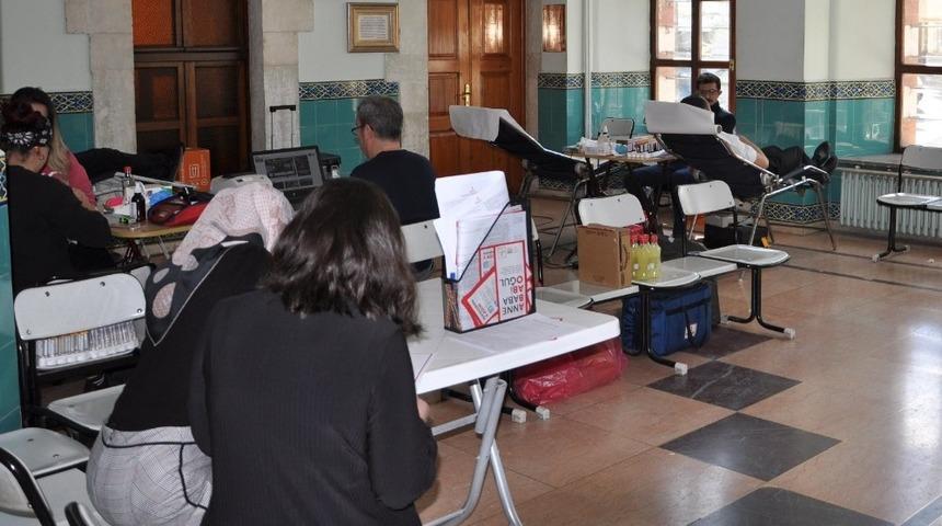 K&uuml;tahya Adliyesi personelinden kan bağışı kampanyasına destek
