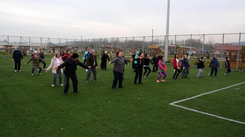 Yaşampark’ta kadınlara özel sabah sporu büyük katılımla sürüyor