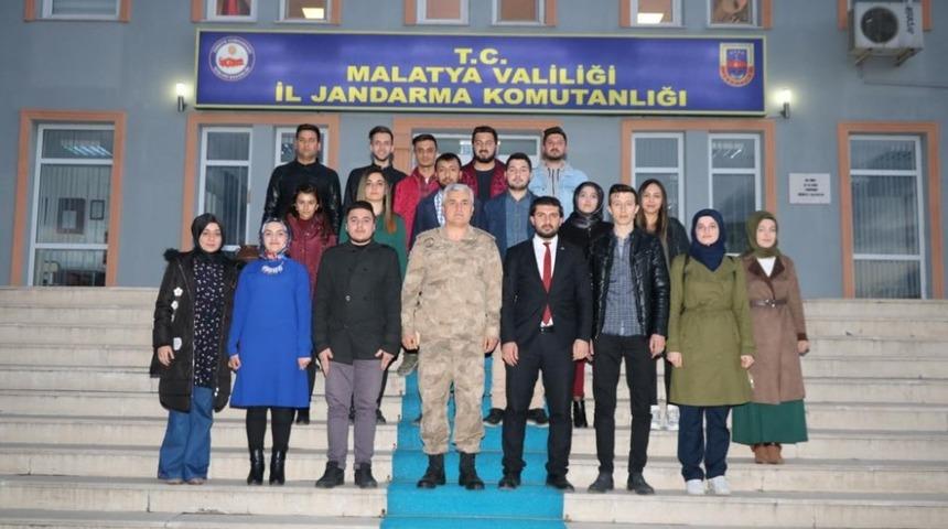 Gençlerden 18 Mart anısına İl Jandarma Komutanlığına ziyaret