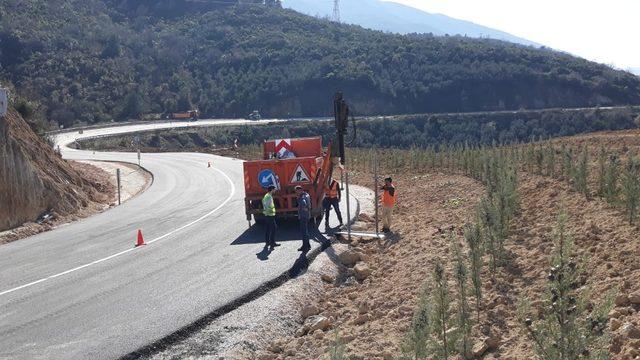 Heyelan sebebiyle kapanan Nato yolu trafiğe açıldı