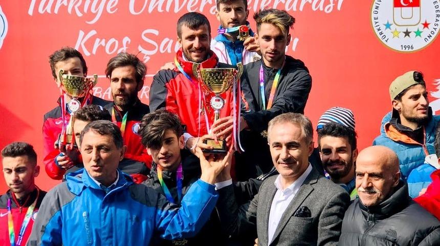 Atat&uuml;rk &Uuml;niversitesi 19. kez şampiyon oldu