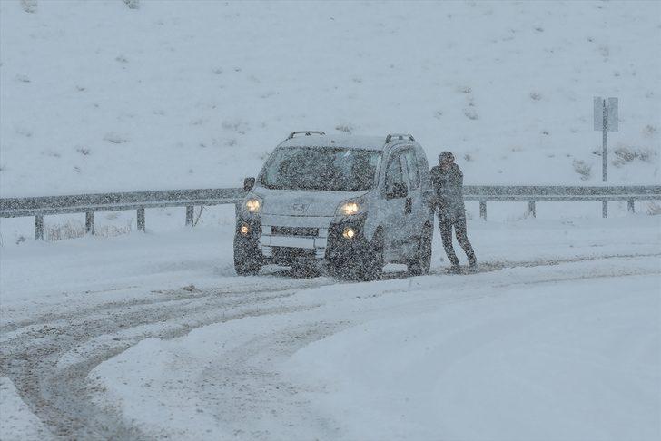Kar ve tipi sürücülere zor anlar yaşattı  G2