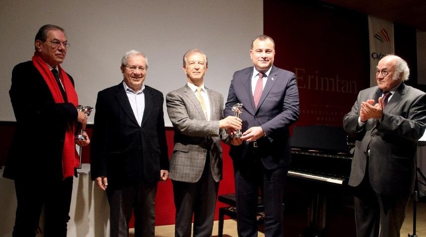 &Ccedil;ankaya Belediyesine &Ccedil;ağdaş Sanat &Ouml;d&uuml;l&uuml;