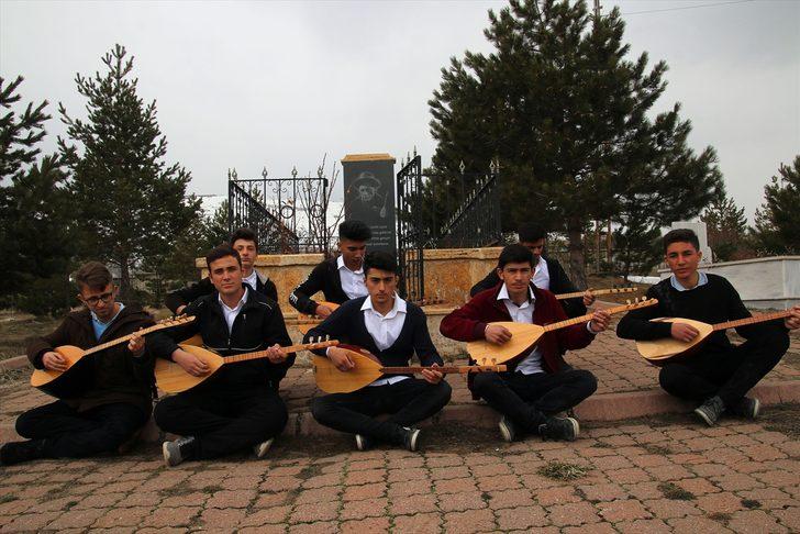 'Karanlık oda'da Aşık Veysel'i anlamaya çalışıyorlar G4