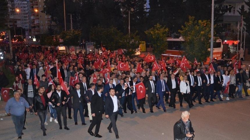 Soydan, &Ccedil;anakkale şehitleri i&ccedil;in Mezitlililerle y&uuml;r&uuml;d&uuml;