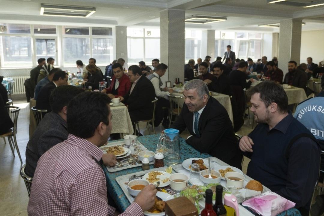 Başkan &Ccedil;elik&rsquo;ten belediye personeline duygusal veda