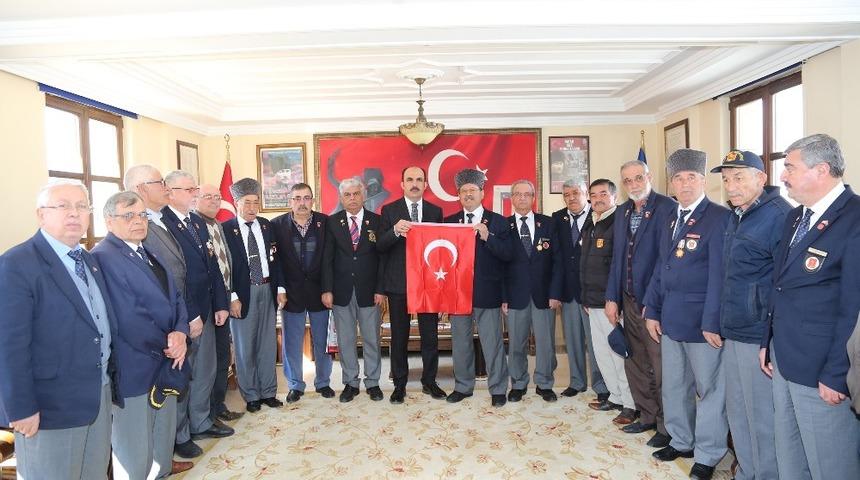 Başkan Altay&rsquo;dan gazilere ve şehit ailelerine ziyaret