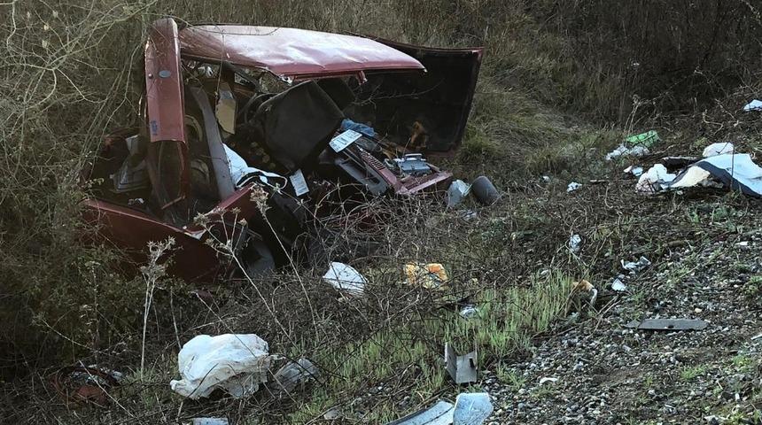 Alkoll&uuml; s&uuml;r&uuml;c&uuml; yolda arıza yapan araca &ccedil;arptı: 5 yaralı