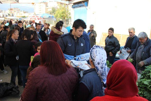 Samandağ Belediyesi bez çanta dağıttı