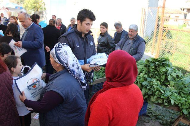 Samandağ Belediyesi bez çanta dağıttı