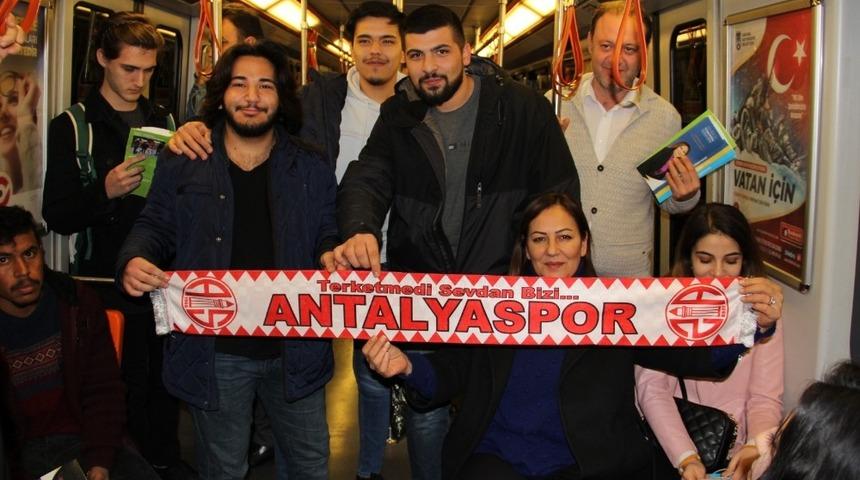 AK Parti&rsquo;nin &Ccedil;ankaya adayı T&uuml;rkmen&rsquo;den gece &ccedil;ıkarması