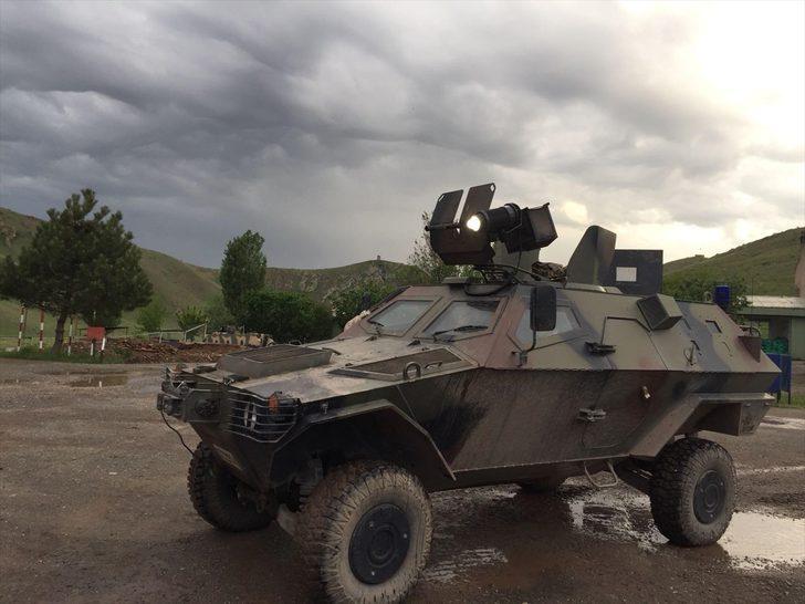 Cobra sınırda göz açtırmıyor  G1