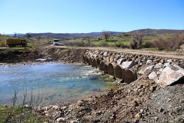 Lice Belediyesinden k&ouml;pr&uuml; onarımı &ccedil;alışması 1