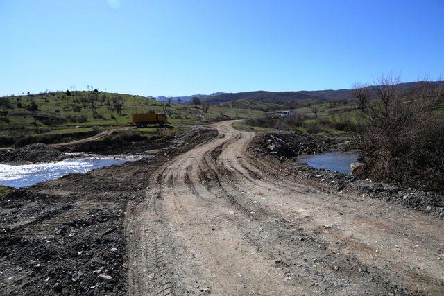 Lice Belediyesinden k&ouml;pr&uuml; onarımı &ccedil;alışması 2