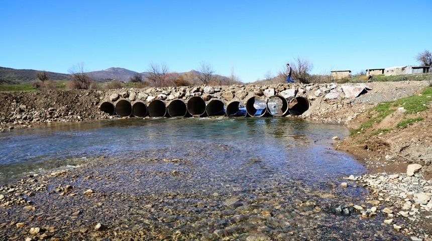 Lice Belediyesinden k&ouml;pr&uuml; onarımı &ccedil;alışması