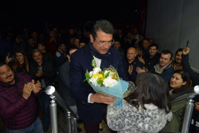 Mehmet Tosun’un mahalle toplantıları miting havasında devam ediyor