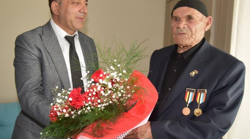 Evde sağlık hizmeti alan yaşlılara anlamlı ziyaret