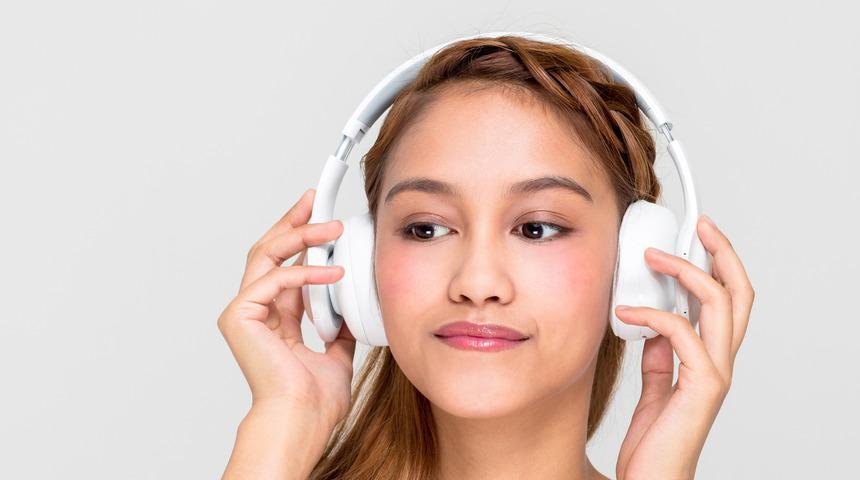 En İyi G&uuml;r&uuml;lt&uuml; &Ouml;nleyici Kulaklıklar