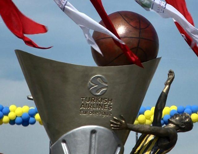 Fenerbahçe’nin Euroleague kupasının anıtı açıldı