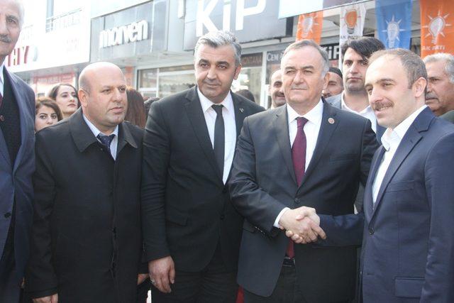 MHP Grup Başkan Vekili Akçay Hakkari’de