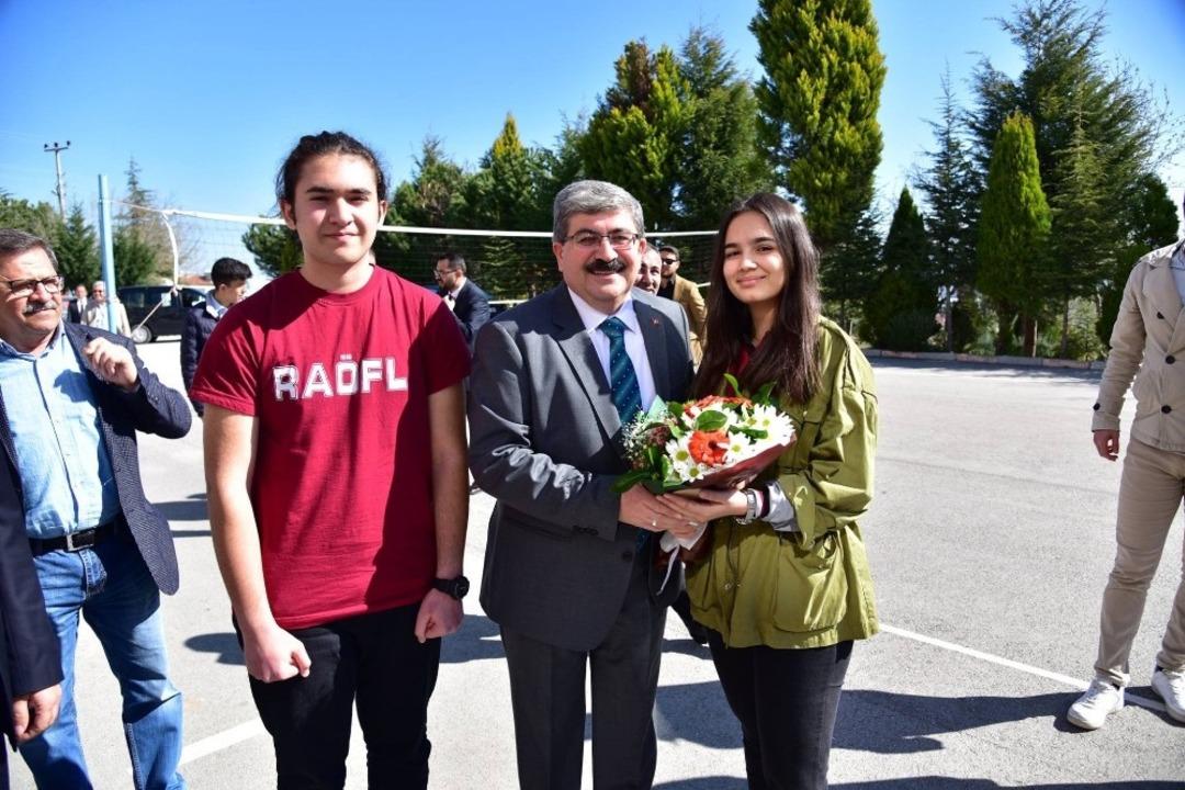 Başkan Can, &ouml;ğretmen ve &ouml;ğrencilerle bir araya geldi