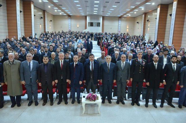 Vali Ali Arslantaş ve eşi huzurevi sakinlerini ziyaret ettiler