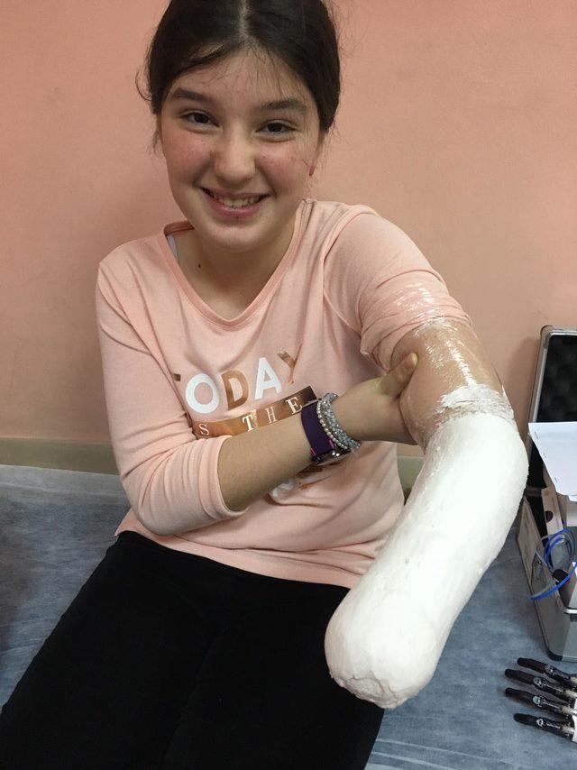 11 yaşındaki Nuriye biyonik ele kavuştu, Haluk Levent le gitar &ccedil;aldı 1