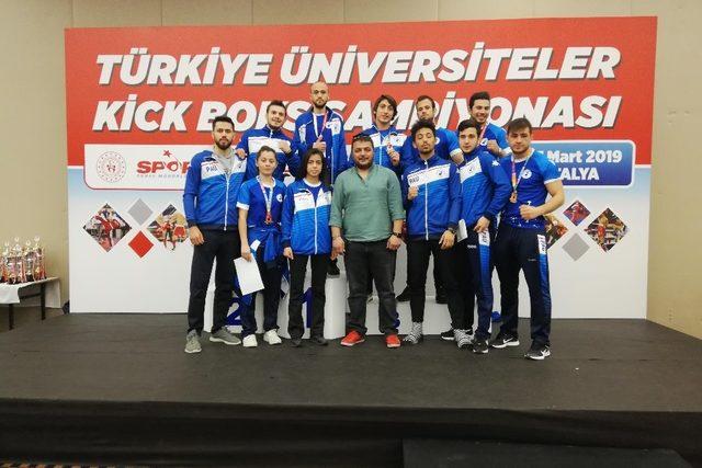 PAÜ Kickboks Takımı 6 madalya ile döndü