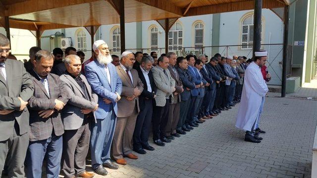 Cami saldırısında hayatını kaybedenler için gıyabi cenaze namazı