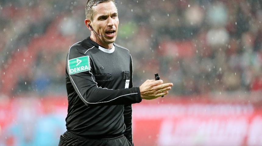 Arnavutluk-Türkiye maçını Tobias Stieler yönetecek