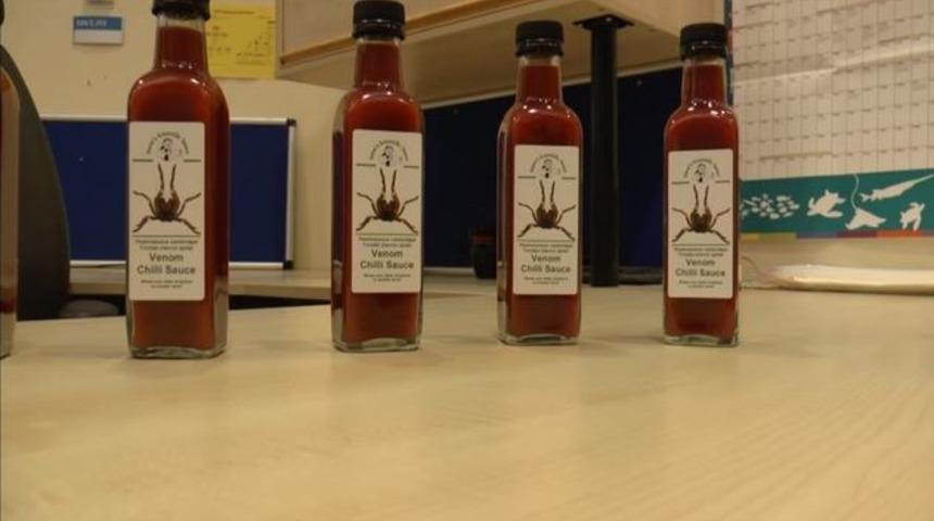 Sonunda bunu da gördük: Örümcek ısırığı tadında acı sos