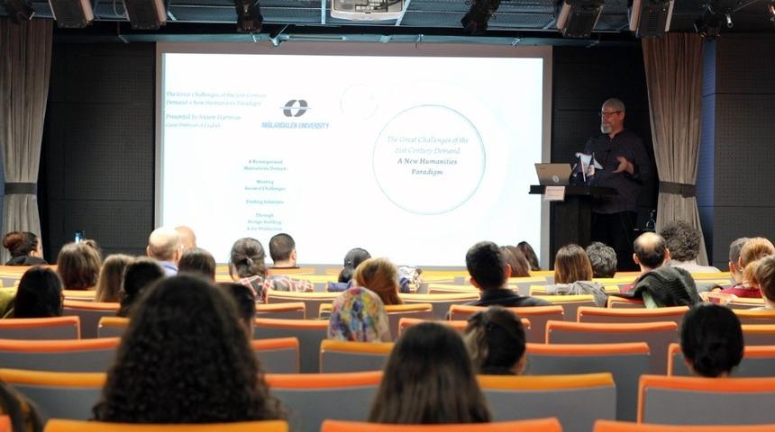 Bilim insanları d&uuml;nyanın geleceğini Kapadokya &Uuml;niversitesi&rsquo;nde konuştu