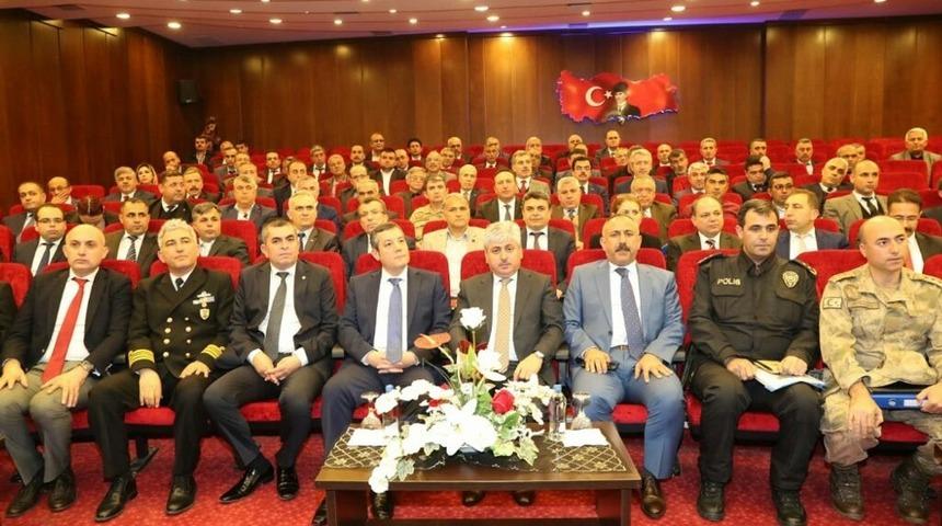 Vali Doğan D&ouml;rtyol&rsquo;da muhtarlarla buluştu