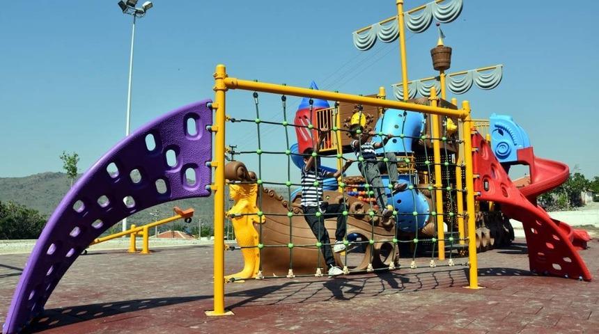 Aliağa&rsquo;da &ccedil;ocuklara &ouml;zel modern oyun parkları