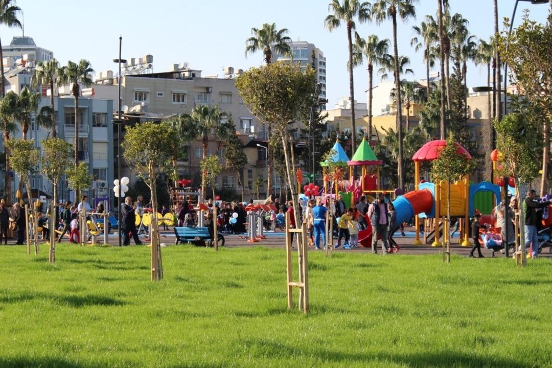 İskenderun Millet Parkı hizmete a&ccedil;ıldı