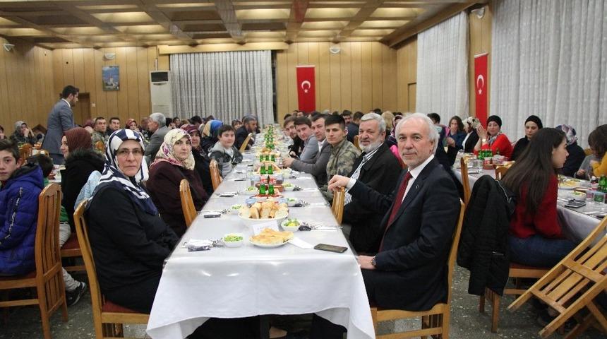 Başkan Sara&ccedil;oğlu, şehit aileleriyle buluştu