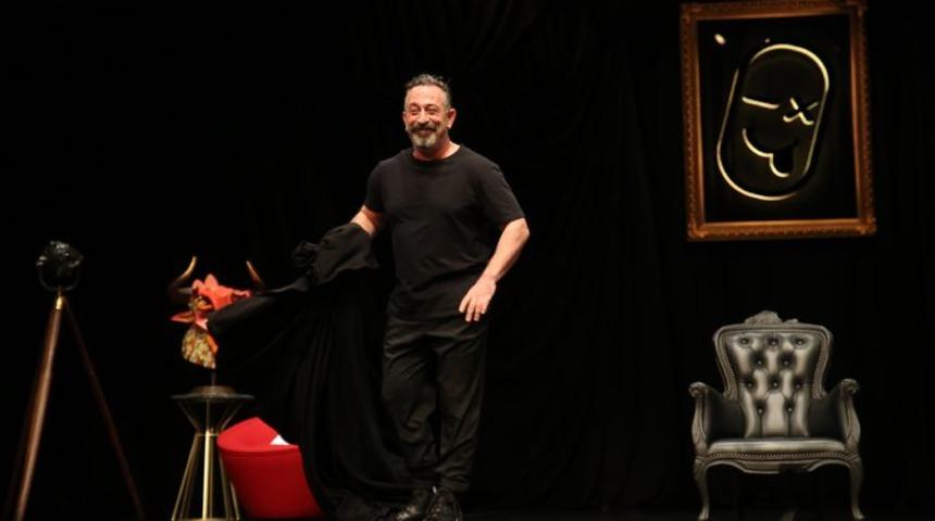 Cem Yılmaz'dan &ouml;rnek davranış! G&ouml;sterisinin geliri o derneğe bağışlandı