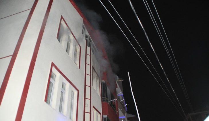 Ocakta unutulan düdüklü tencere patlayarak alev aldı: 2 yaralı G4